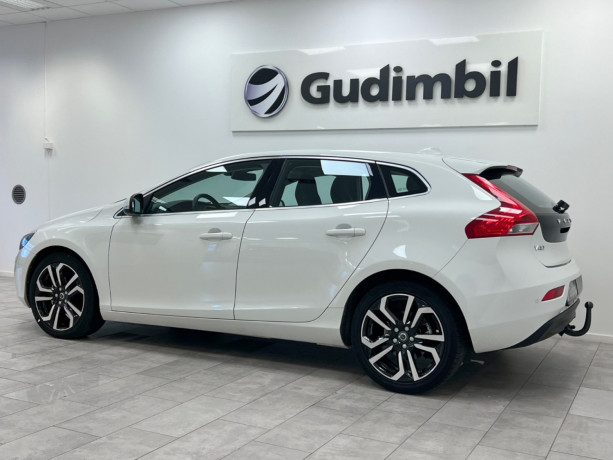 volvo-v40-diesel-2016-big-2