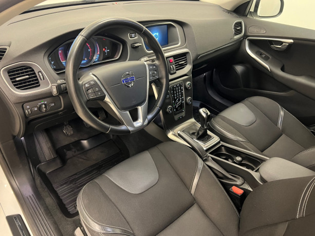 volvo-v40-diesel-2016-big-4