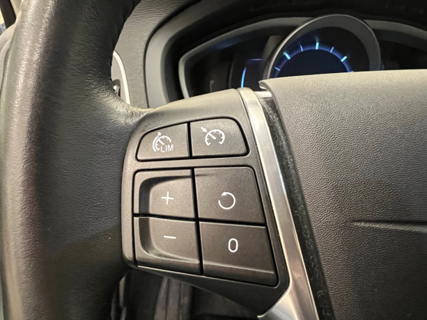 volvo-v40-diesel-2016-big-15