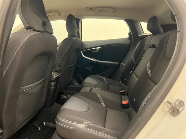 volvo-v40-diesel-2016-big-5