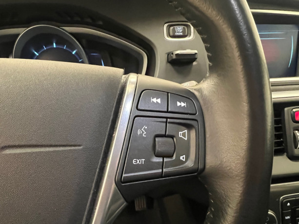 volvo-v40-diesel-2016-big-16