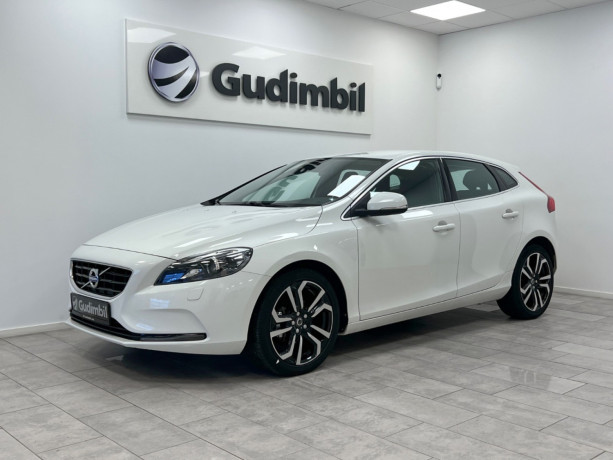 volvo-v40-diesel-2016-big-0