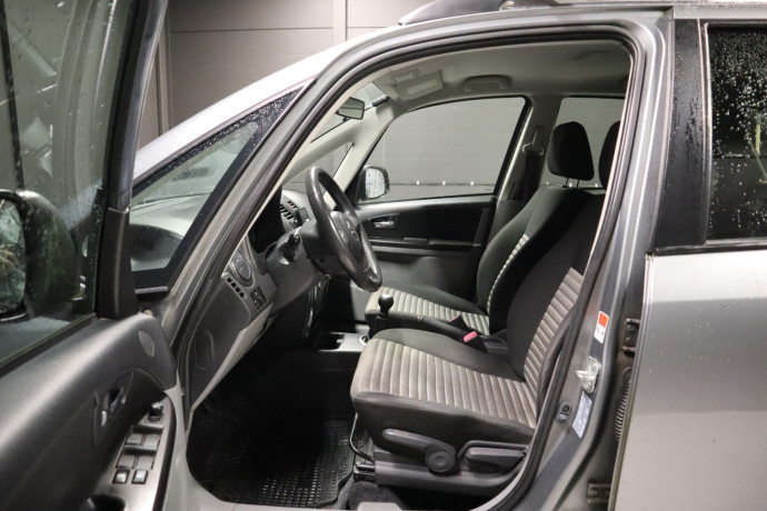 suzuki-sx4-bensin-2012-big-8