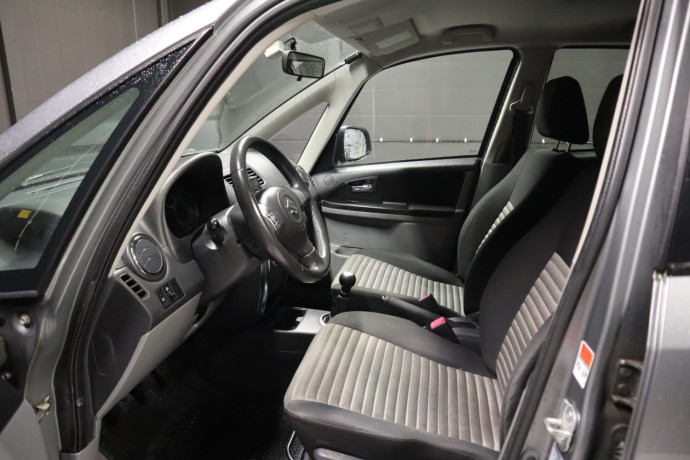 suzuki-sx4-bensin-2012-big-9