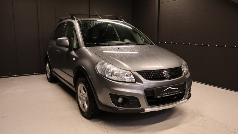 suzuki-sx4-bensin-2012-big-0
