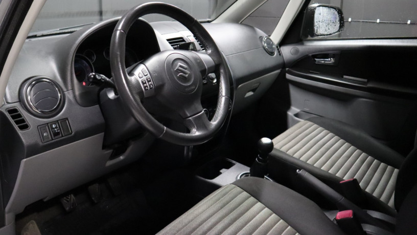 suzuki-sx4-bensin-2012-big-10