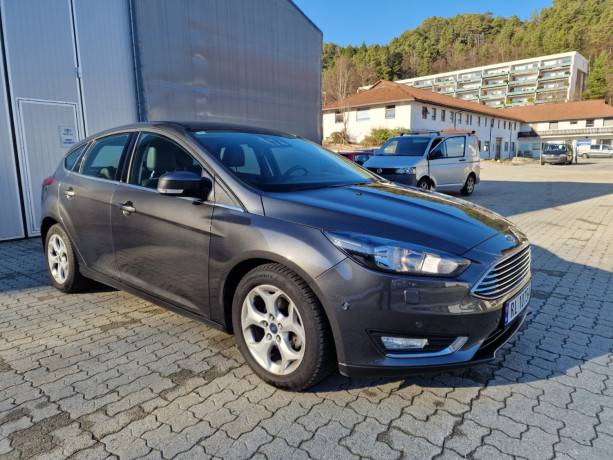 ford-focus-bensin-2016-big-1