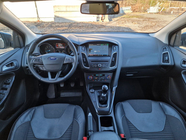ford-focus-bensin-2016-big-9