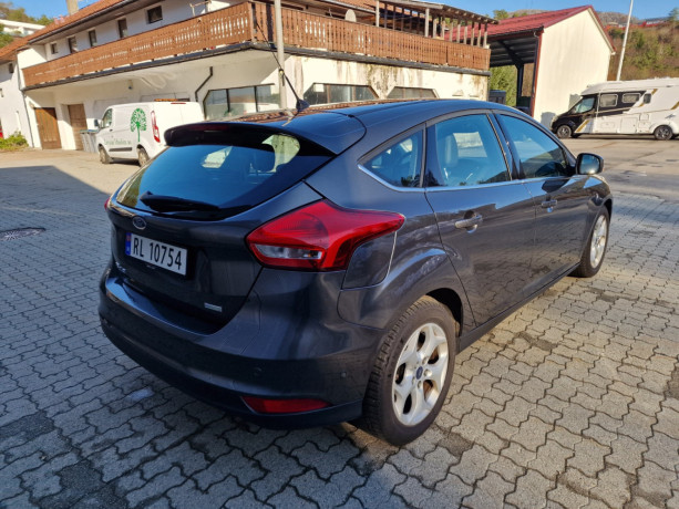 ford-focus-bensin-2016-big-6