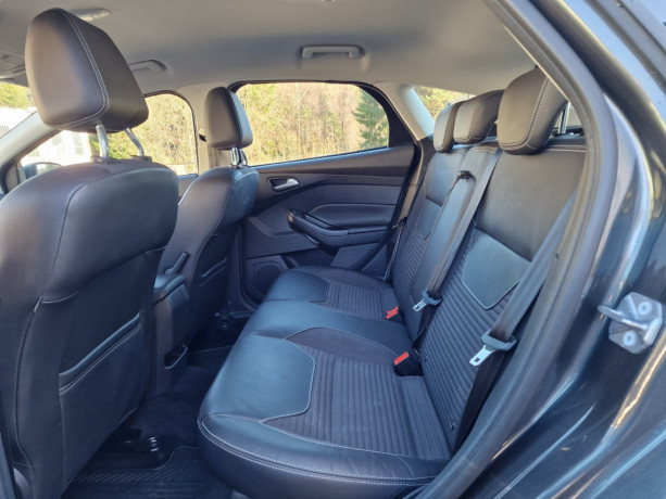 ford-focus-bensin-2016-big-13