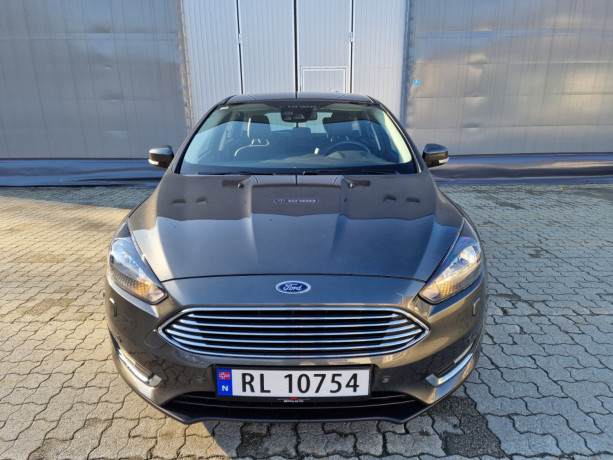 ford-focus-bensin-2016-big-2