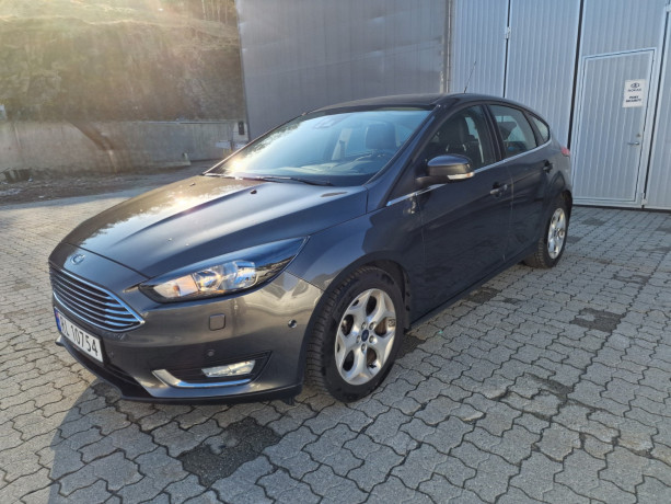 ford-focus-bensin-2016-big-0