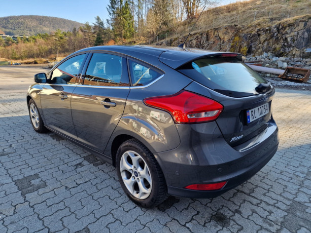 ford-focus-bensin-2016-big-5
