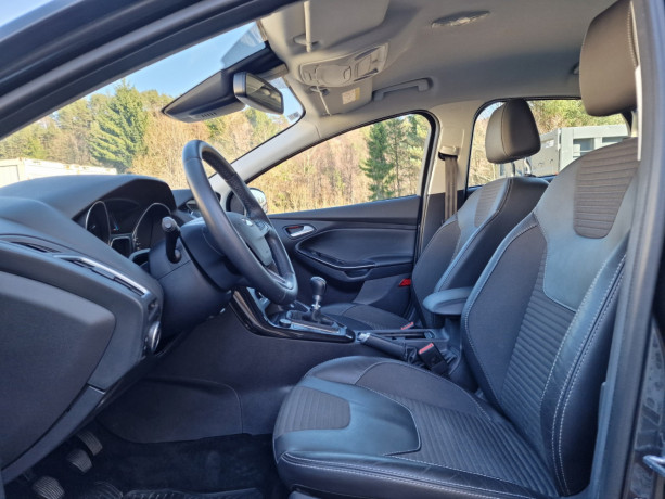 ford-focus-bensin-2016-big-11