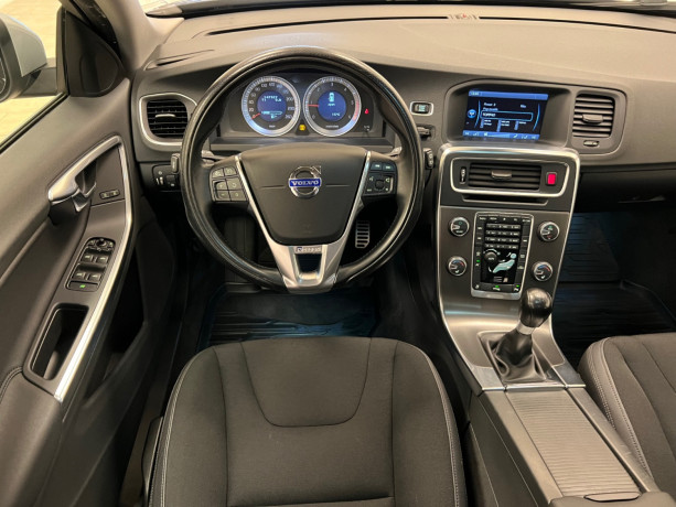 volvo-v60-diesel-2012-big-9