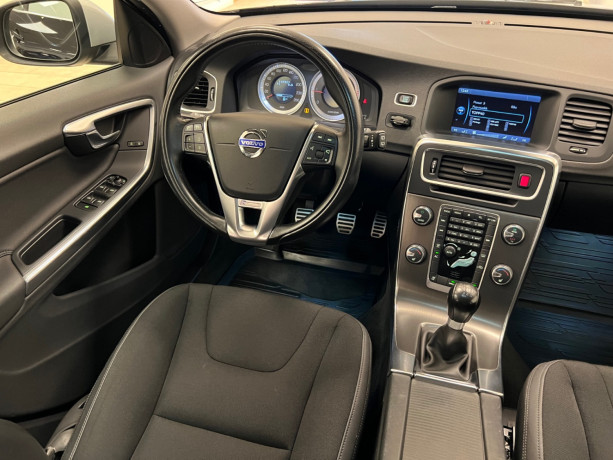 volvo-v60-diesel-2012-big-11