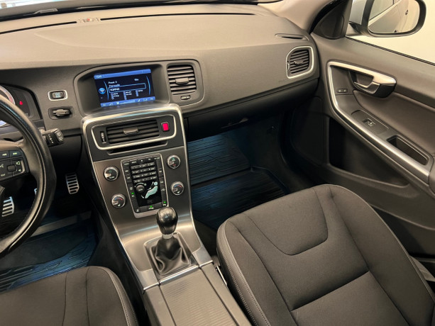 volvo-v60-diesel-2012-big-10