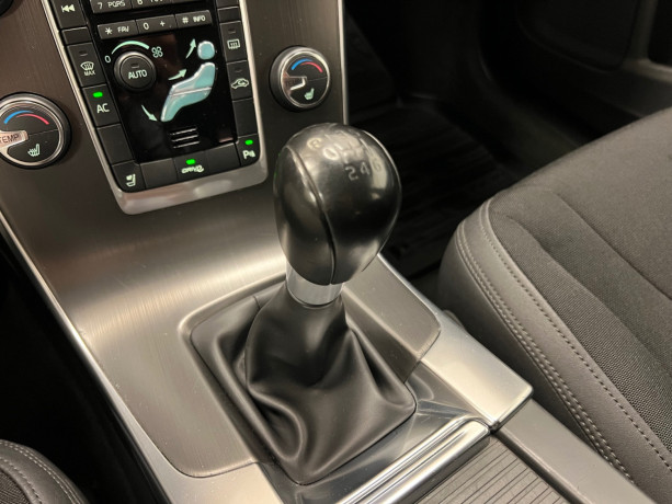volvo-v60-diesel-2012-big-16