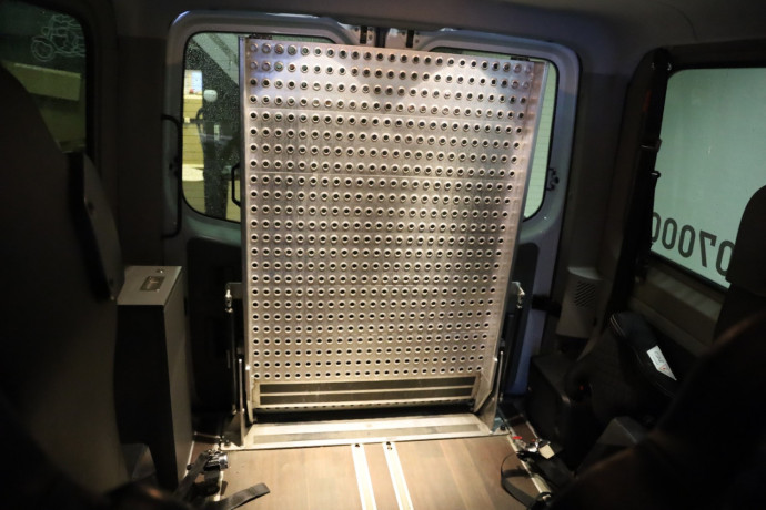 mercedes-benz-sprinter-diesel-2018-big-23