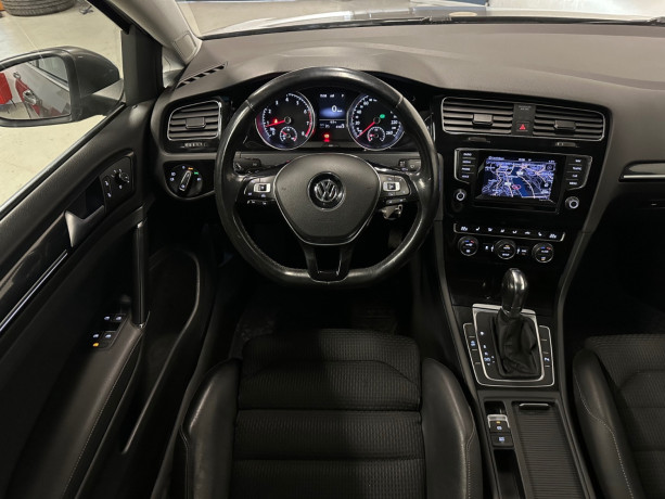 volkswagen-golf-bensin-2014-big-12