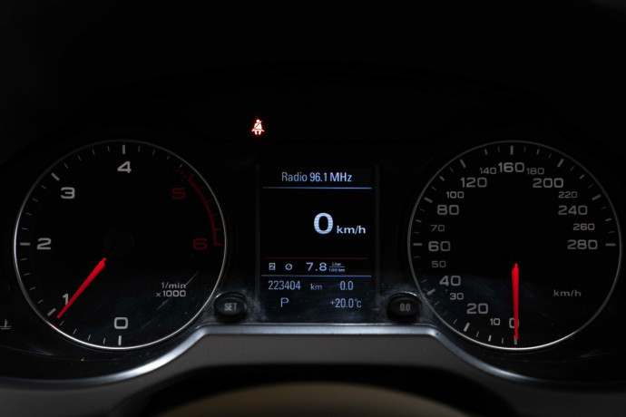audi-q5-diesel-2010-big-12